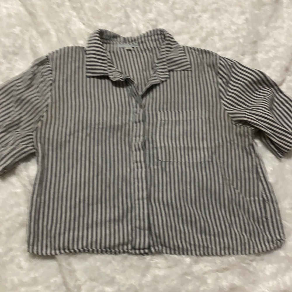 Cropped, short sleeve, button down top